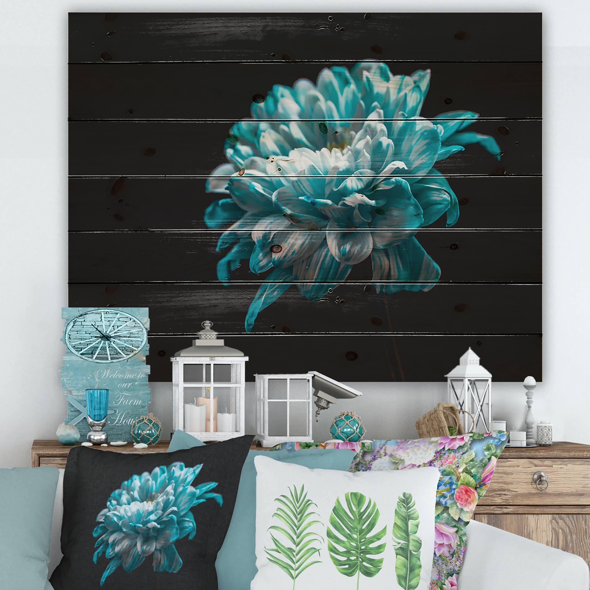 Designart - Close Up of Pure Blue and White Daisy Flower II